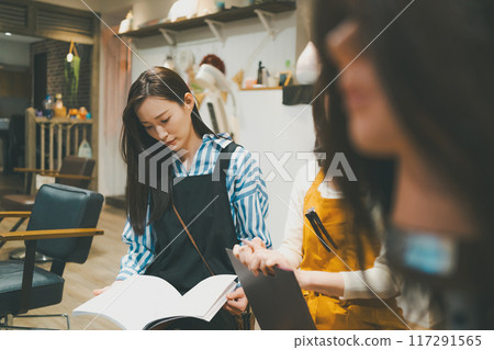 髮廊 練習 理髮師 117291565