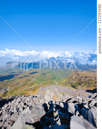 秋季攀登鳥海山：從山頂眺望（新山） 117291698