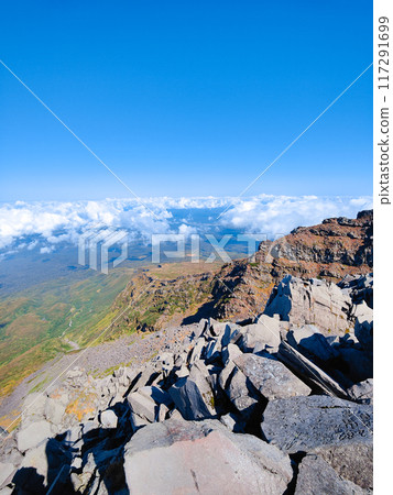 秋季攀登鳥海山：從山頂眺望（新山） 117291699