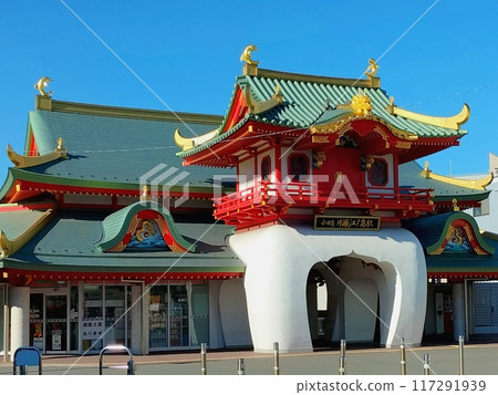 Odakyu Katase Enoshima Station on a sunny day Odakyu Katase Enoshima Station on a sunny day 117291939