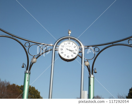 The clock in the park reads 3:20 117292054
