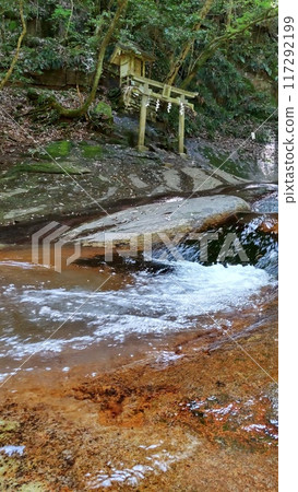 龍欽瀑布美麗的藍色風景 117292199