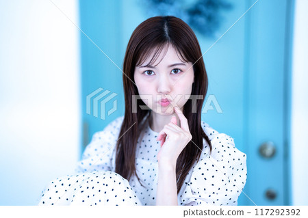 Frustrated woman 117292392