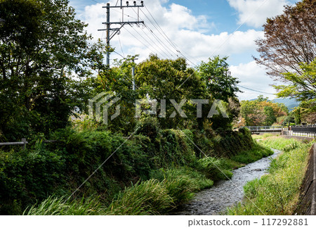 Everyday scenery of a flowing river in the countryside and sunny sky Everyday scenery of a flowing river in the countryside and sunny sky 117292881