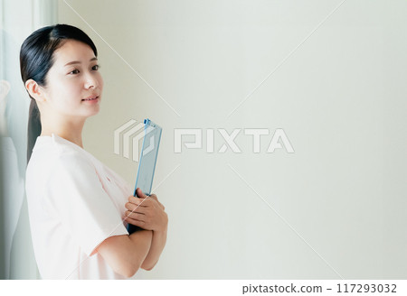 護士年輕女子 117293032