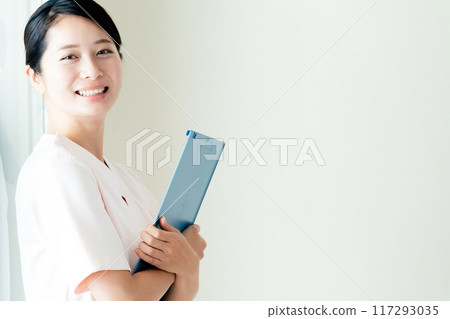 護士年輕女子 117293035