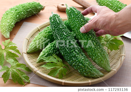 Summer vegetables: bitter melon 117293136