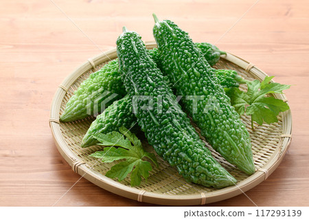 Summer vegetables: bitter melon Summer vegetables: bitter melon 117293139