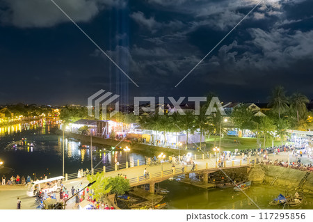 Night view of Hoi An, Vietnam 117295856