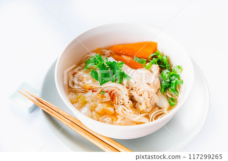 掛麵配雞鹽湯 掛麵配雞鹽湯 117299265