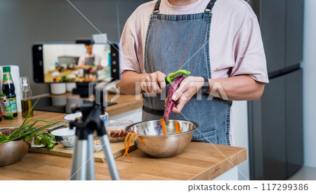 The chef is broadcasting live from workshop how to prepare a vegetarian massaman curry 117299386