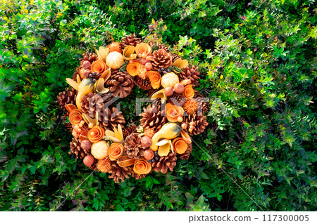 Halloween wreath on green background Halloween wreath on green background 117300005