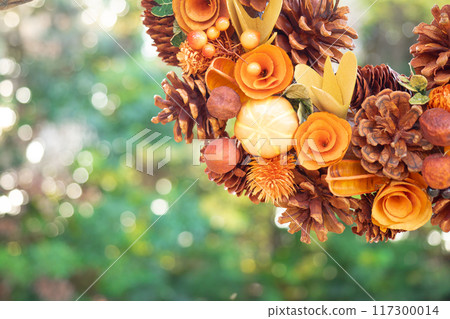 Halloween wreath on green background 117300014