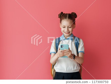 girl is ready to back to school 117300750