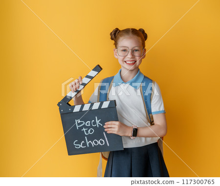 girl is ready to back to school 117300765