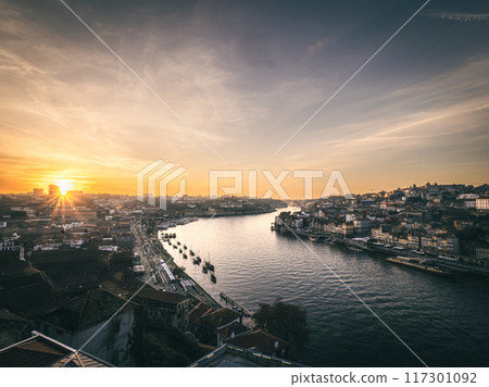 Dom Luis Bridge and the Douro River in Porto at dusk 117301092