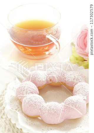 茶花形草莓巧克力甜甜圈 茶花形草莓巧克力甜甜圈 117302579