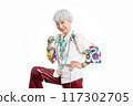 Enjoying fashion and free self-expression Gray hair Senior women in their 60s and 70s 117302705
