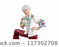 Enjoying fashion and free self-expression Gray hair Senior women in their 60s and 70s 117302708