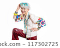 Enjoying fashion and free self-expression Gray hair Senior women in their 60s and 70s 117302725