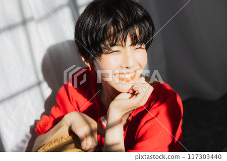 一個戴著草帽的女人的肖像 117303440
