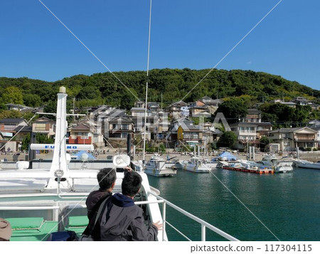 天草乘船遊覽：高速船抵達湯島港（熊本縣天草市） 117304115