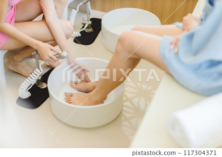 Relaxing with foot spa at beauty spa. Foot massage 117304371