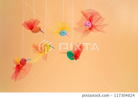 Summer craft bird tutorial, easy for kids, DIY, made from peanuts and veggie nets, recycling concept 117304824