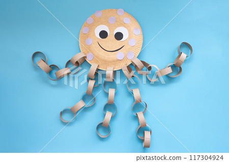 Creative craft project creating an octopus with simple materials 117304924
