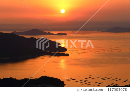 Sunset from Mount Taho, Etajima 117305078