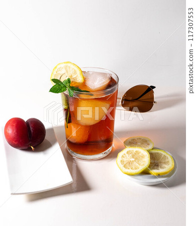 Tea glass with ice 117307553
