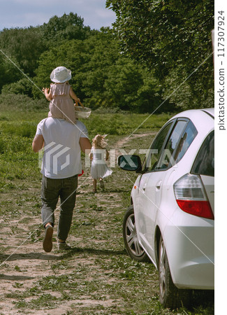 family vacation picking strawberries field dad children 117307924