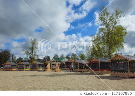 Shopping malls on the square in Suzdal, early morning, closed stalls. 117307990