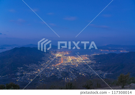 [Overlooking Kure city from Haigamine Observatory (night view)] Tochiharacho, Kure city, Hiroshima prefecture 117308014