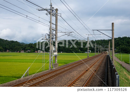 從新潟縣上越市久引站月台看到的北北線軌道 117309326