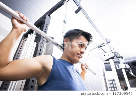 運動健身房訓練健身房男性肌肉訓練運動 運動健身房訓練健身房男性肌肉訓練運動 117309545