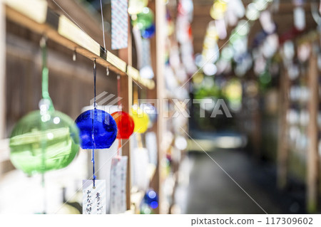 Summer at Kumano Shrine (Kumano Taisha): Wind chime decorations "Kanade" in Nanyo City, Yamagata Prefecture Summer at Kumano Shrine (Kumano Taisha): Wind chime decorations "Kanade" in Nanyo City, Yamagata Prefecture 117309602