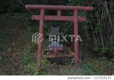 山中的神社 117310175