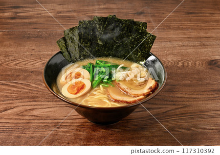 註)蒸氣是合成的。豬骨醬油拉麵、家慶拉麵、粗面。 註)蒸氣是合成的。豬骨醬油拉麵、家慶拉麵、粗面。 117310392