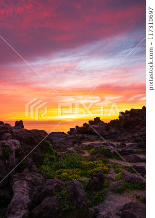 Sixteen Rakan Rocks - Evening Scenery Sixteen Rakan Rocks - Evening Scenery 117310697
