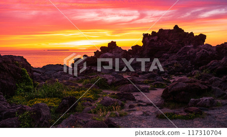 Sixteen Rakan Rocks - Evening Scenery Sixteen Rakan Rocks - Evening Scenery 117310704