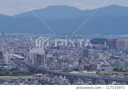 從八幡山展望台欣賞福井市中心的景色 從八幡山展望台欣賞福井市中心的景色 117310971