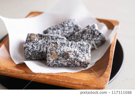 Black sesame and walnut mochi 117311086
