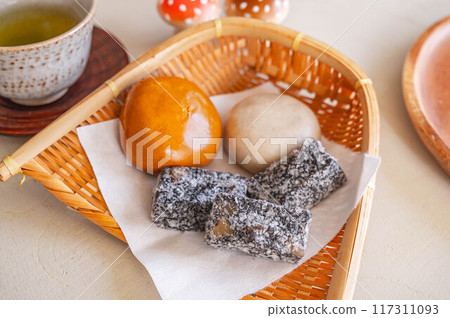 Japanese confectionery 117311093