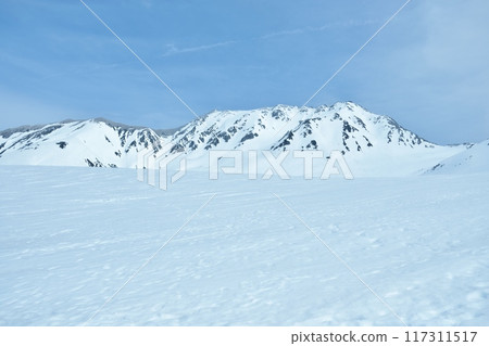 Murodo, the highest point on the Tateyama Kurobe Alpine Route, is covered in snow Murodo, the highest point on the Tateyama Kurobe Alpine Route, is covered in snow 117311517