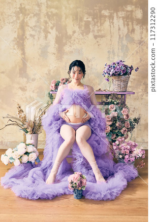 Pregnant women Maternity photos 117312290