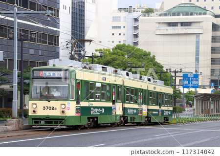 [M] Hiroshima Electric Railway Miyajima Line 3700 series (Line 2: Hiroshima⇔Nishi-Hiroshima) 117314042
