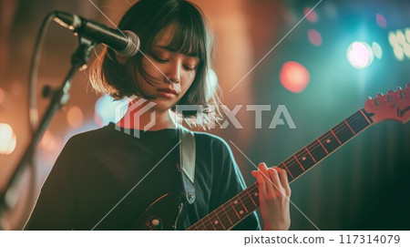 彈吉他的女人 117314079