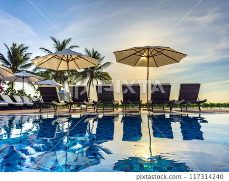 Beach view from pool resort in Da Nang, Vietnam 117314240