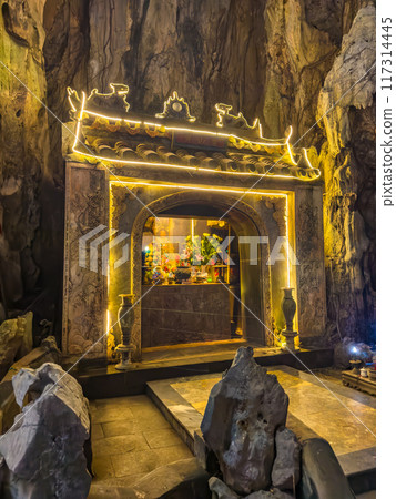 View of Marble Mountain cave and temple in Da Nang, Vietnam 117314445